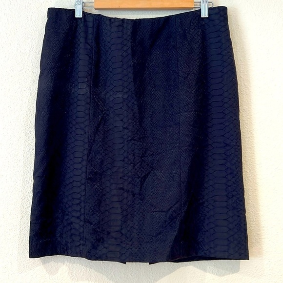 Women’s Lane Bryant black lace back zipper skirt size 14 - Picture 1 of 5